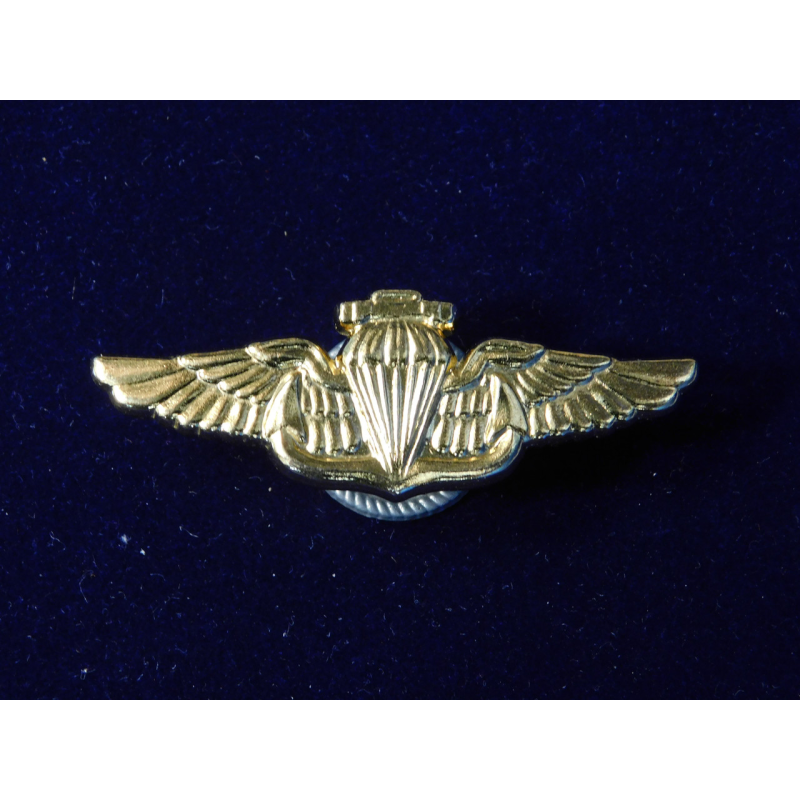 Нагрудний знак Парашутист військово-морських сил України