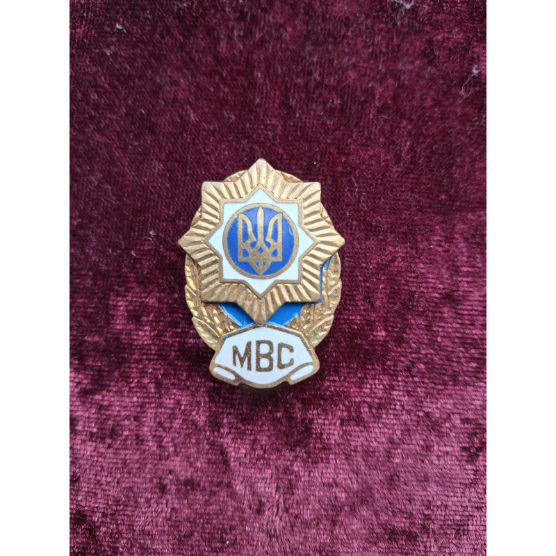 Знак МВС України випускникам